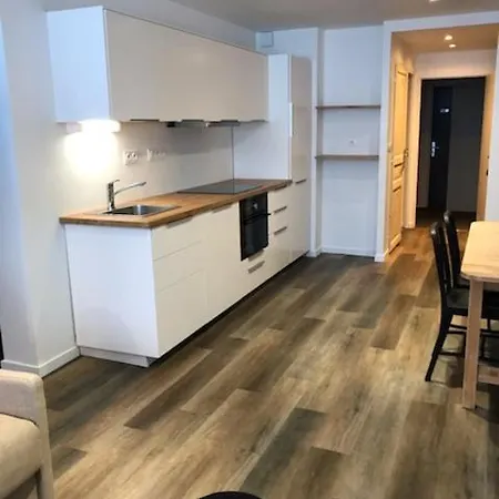 2 5/7 Pers Proche Centre Commercial Avec Piscine *